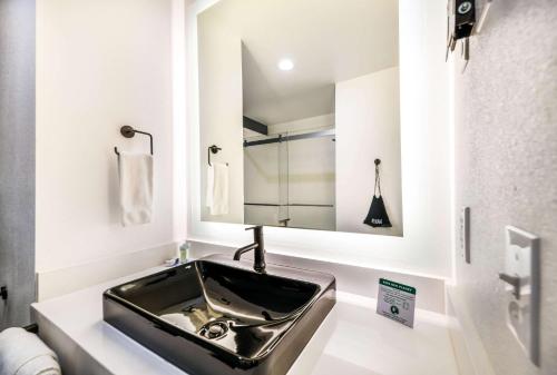 Hy-Lo Hotel, an Ascend Collection Hotelにあるバスルーム
