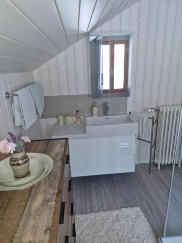 Traditional chalet in Wengen - Top Floor photo 3