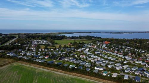 an aerial view of a parking lot with cars at Qué Vida, Boutique Chalet aan Zee en Meer in Scharendijke