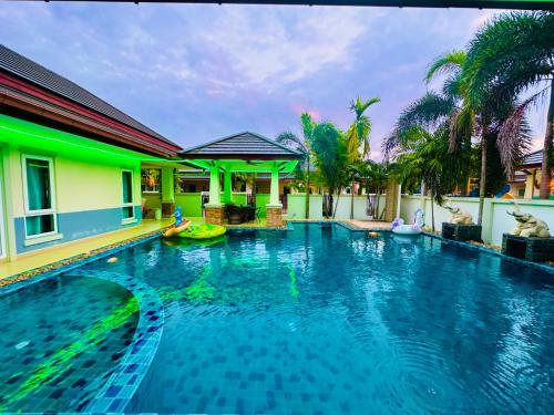 a swimming pool in front of a villa at 木林民宿 in Ban Bung