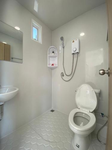a bathroom with a toilet and a sink at Mota Boutique Resort in Ban Nong Song Hong