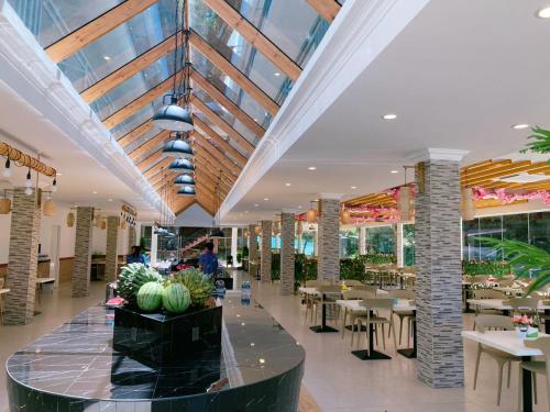 Restaurace v ubytování Dolphin Bay Island Resort 海豚岛