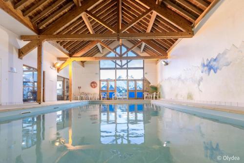 Photo de la galerie de l'établissement Flat 6 people in St-Jean-d'Arves pool, à Saint-Jean-dʼArves