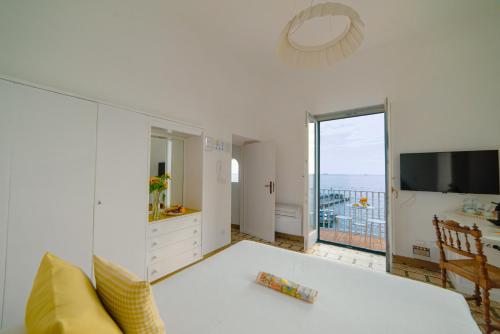 Postel nebo postele na pokoji v ubytování Dimore De Luca- Sea View