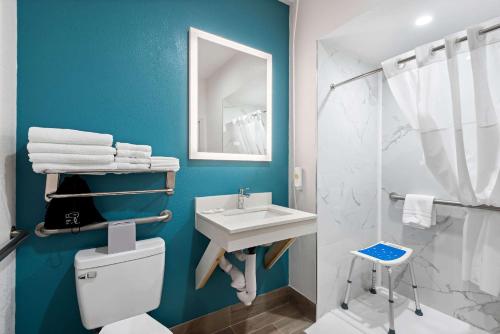 Bilik mandi di Comfort Inn & Suites