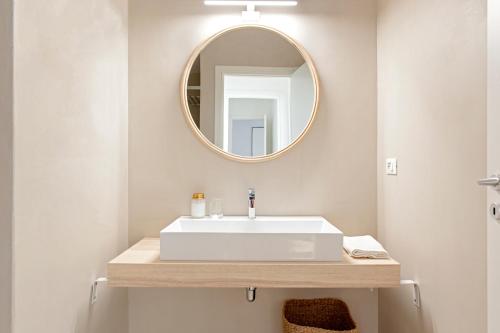 Koupelna v ubytování Waterfront balcony I Grani 2 Resort Style Suite