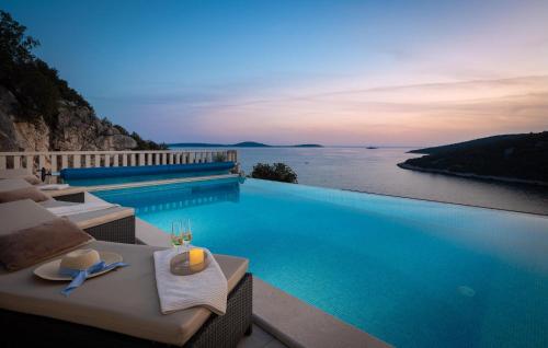 Gorgeous Home In Vinisce With Wifi