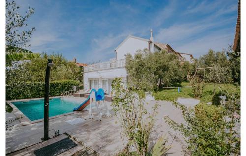 Three-Bedroom Holiday Home In Brtonigla