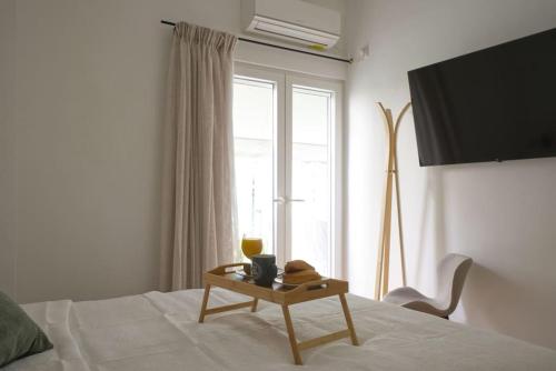 Vibrant 2BR in Koukaki
