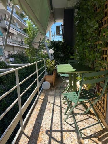 Vibrant 2BR in Koukaki
