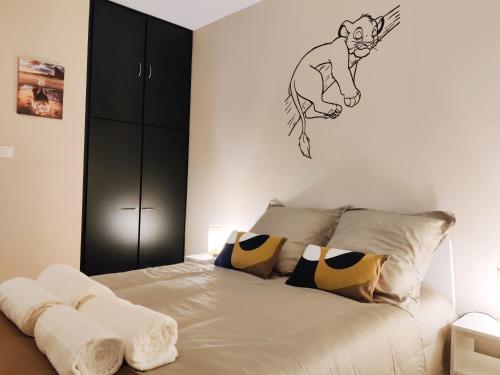 Ένα ή περισσότερα κρεβάτια σε δωμάτιο στο CasaSimba - Appartement 8 min de Disneyland !