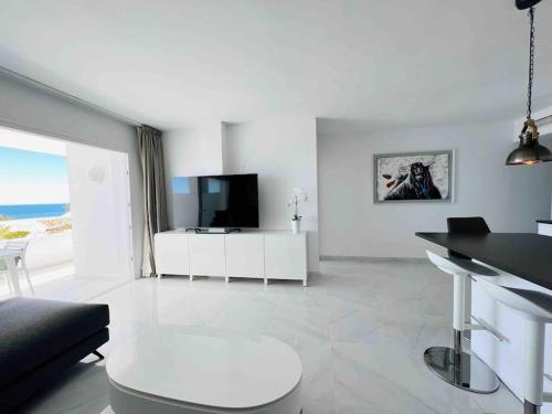 Modern, spacious 3 bedroom apartment with sea view