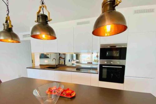 Modern, spacious 3 bedroom apartment with sea view