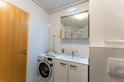 Flex SelfCheckIns 121 - Zagreb - Garage - Loggia - 2 Bedrooms
