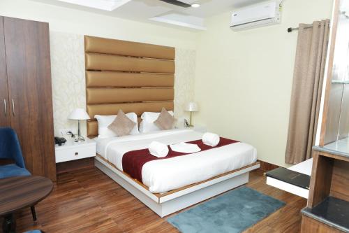 Ліжко або ліжка в номері Hotel Priority A Unit of Priority Hospitality