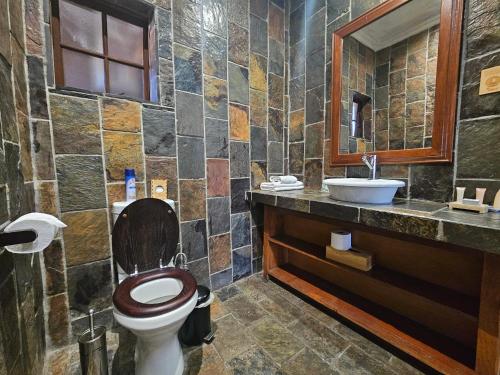 Ένα μπάνιο στο 61 On Ireland Guest House and Conferencing