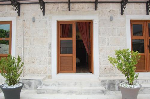 Gallery image of Hotel Sara in Kotor