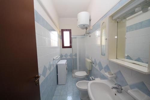 Koupelna v ubytování Comfy 3 room flat in Rosolina with shared pool