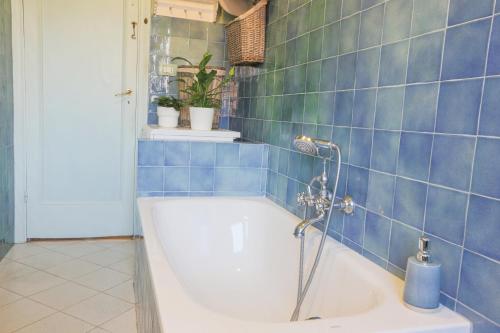 A bathroom at Appartamento a 100m dal mare e dal Gaslini