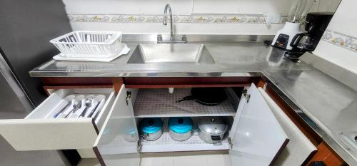 an open kitchen drawer with a sink and a sink at Acogedor Apto Al Lado Del Parque Del Ingenio in Cali