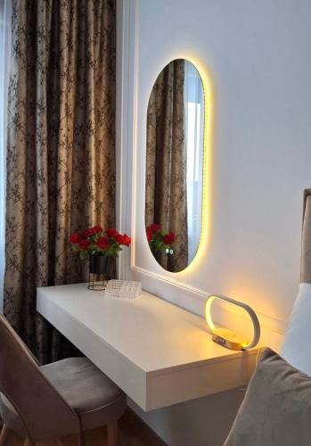 a dressing table in a bedroom with a mirror at Monte Relax - Wellness Oase in Zlatibor