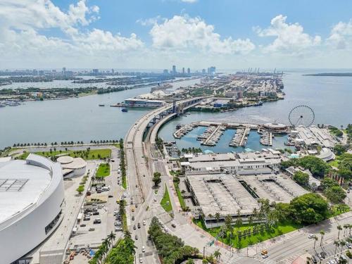 NEW Luxury Bay View Downtown 1 Bedroom photo 24