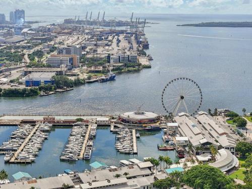 NEW Luxury Bay View Downtown 1 Bedroom photo 31