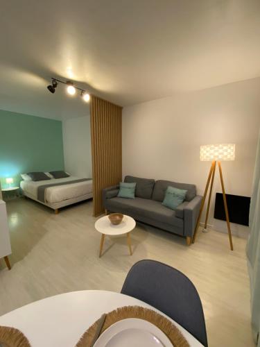 Le Girouard - City Center - Private Parking - WIFI, NETFLIX