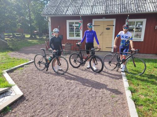 Jízda na kole v ubytování Rugstorps Lantgårds Glamping nebo okolí
