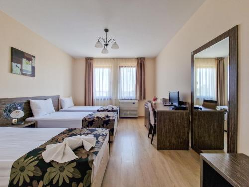 a hotel room with two beds and a desk at Айляк Клуб Хисаря - Бутиков Хотел&СПА с Elegant Ultra All Inclusive in Hisarya