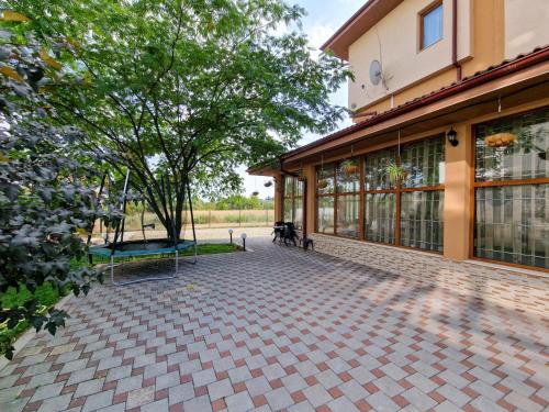 an empty patio in front of a building at Айляк Клуб Хисаря - Бутиков Хотел&СПА с Elegant Ultra All Inclusive in Hisarya