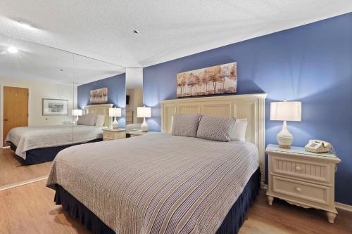 Postel nebo postele na pokoji v ubytování 117B Edgewater Inn