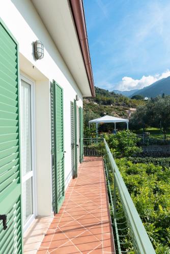 a balcony of a house with green shutters at Il Cisto in Marciana