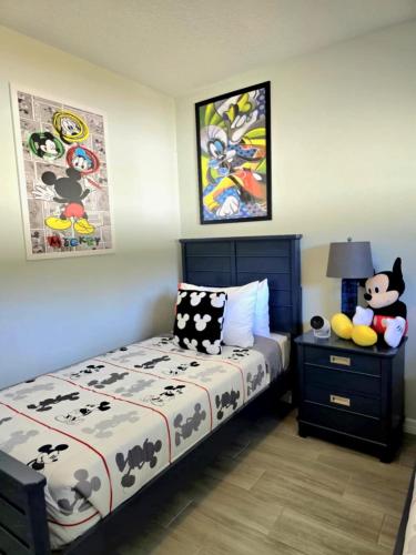 Luxury 4BR, Sleeps 12, Heated Pool, Near Universal Studios photo 12
