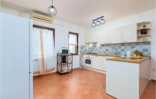 Four-Bedroom Apartment In Fazana