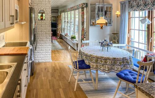 GamlebyにあるPet Friendly Home In Gamleby With Wifiのギャラリーの写真