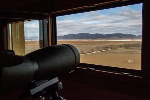 a large window with a view of a horse in a field at Mirador El Silo in Bello
