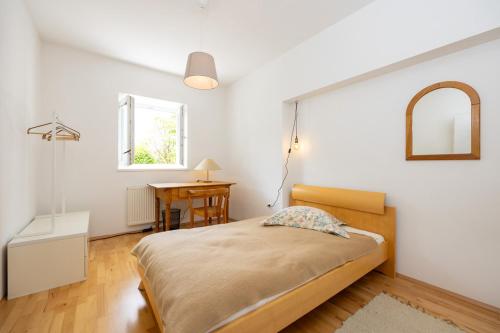 Postel nebo postele na pokoji v ubytování Ferienwohnung am Badesee