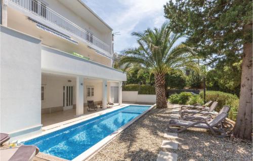 Nice Apartment In Makarska