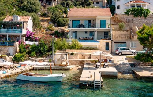 Amazing Home In Blato With Kitchen