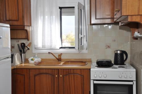 Η κουζίνα ή μικρή κουζίνα στο Billy's House Gomfoi