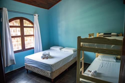 two bunk beds in a room with blue walls at Posada de Ana in Puerto Iguazú