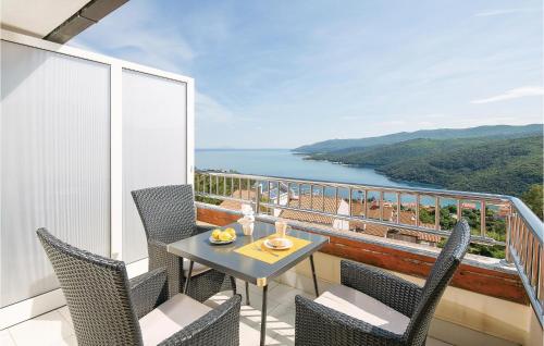 Cozy Apartment In Rabac With Kitchen