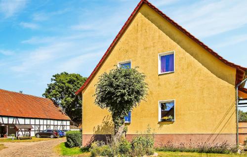 a yellow house with a red roof at Ferienwohnung Kieve in Kieve