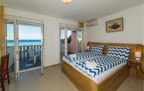 Eight-Bedroom Holiday Home Okrug Gornji With Sea View 05