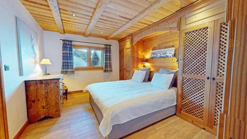 Postel nebo postele na pokoji v ubytování Chalet La Grande Ourse Meribel 135 m2 apartment near pistes