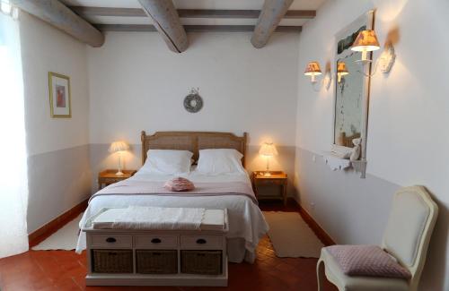 Posteľ alebo postele v izbe v ubytovaní Les Tilleuls d'Elisée