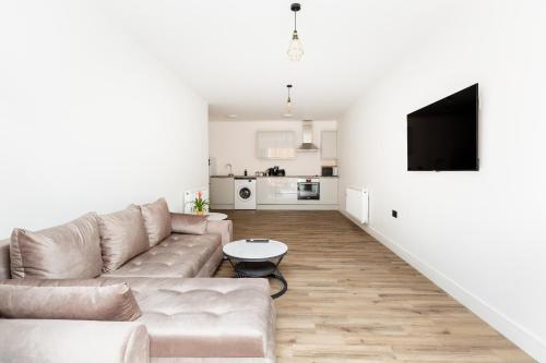 Η κουζίνα ή μικρή κουζίνα στο The Suites Inn Hotel Birmingham Merry Hill
