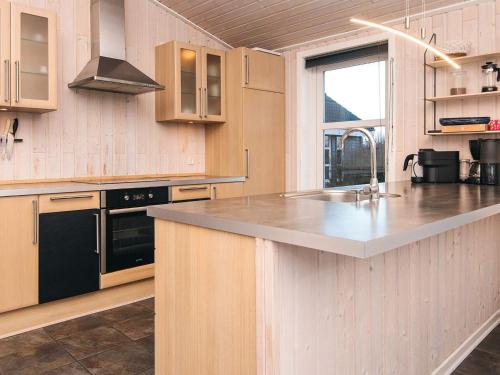 Dapur atau dapur kecil di Charming Sauna Cottage-By Traum