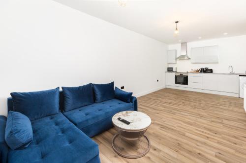 Η κουζίνα ή μικρή κουζίνα στο The Suites Inn Hotel Birmingham Merry Hill